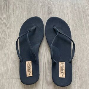 Flojos Navy Flip Flops - brand new - size 8